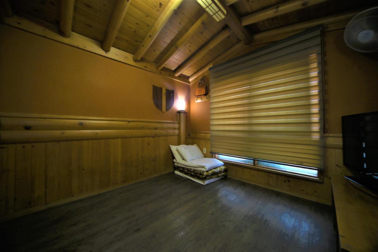 Pine Motel Boryeong Exterior photo