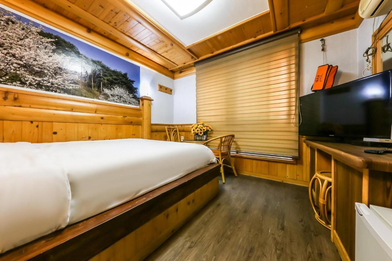 Pine Motel Boryeong Exterior photo